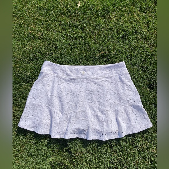 Lilly Pulitzer Dresses & Skirts - Lilly Pulitzer Luxletic Corrine Skort Skirt White Floral Stretch Eyelet Sz XL